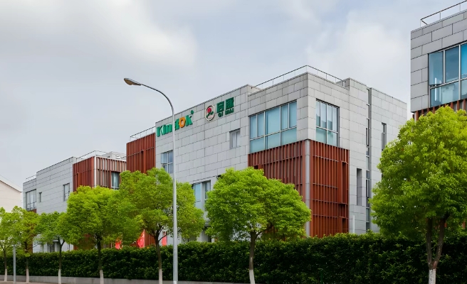 上海浦東新區(qū)出售曹路800㎡小獨(dú)棟，水電煤暢達(dá)，花園露臺(tái)陽光房加持，低總價(jià)速來！